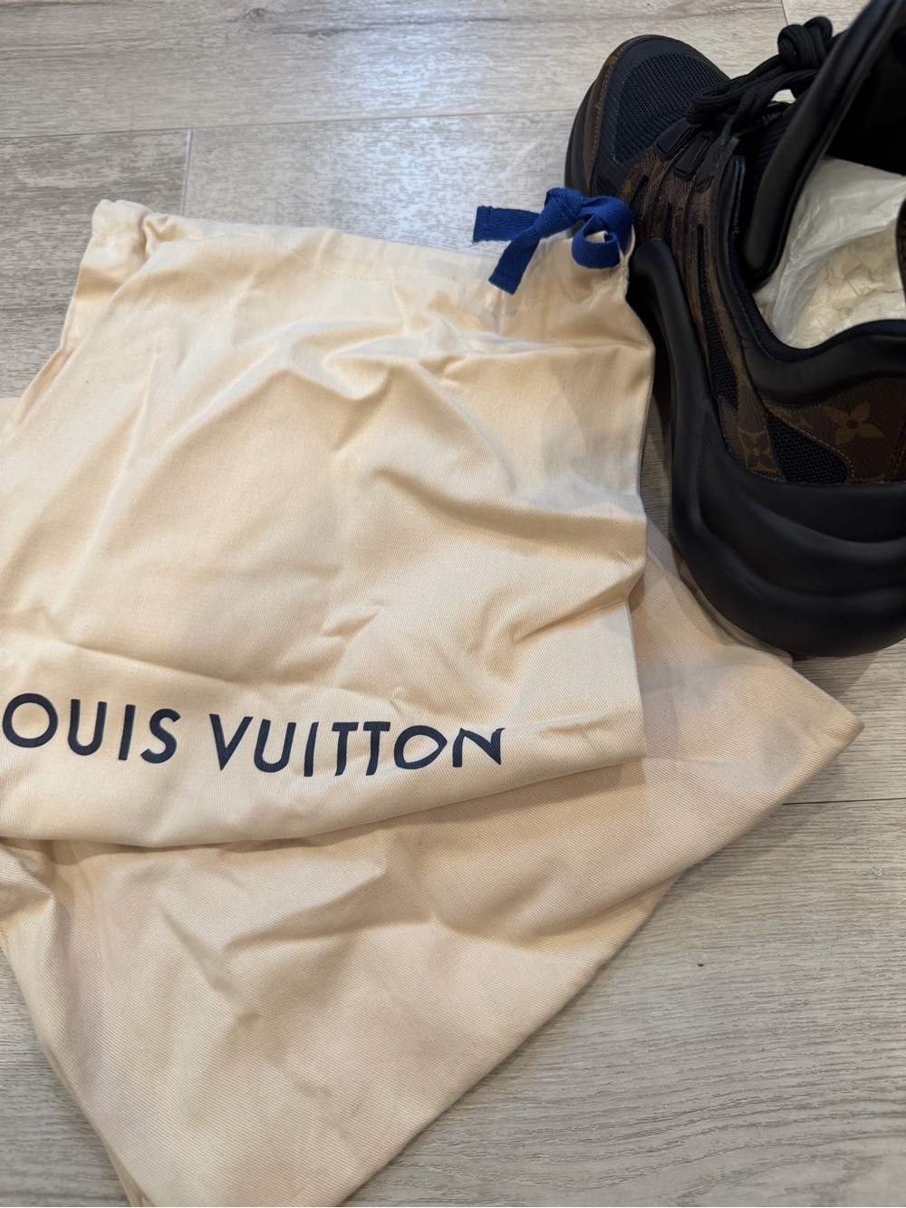 Louis Vuitton Archlight Sneakers in Black w/Brown LV Monogram - Size 39 - Picture 8 of 8
